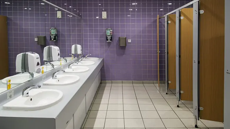 Public bathroom (archive)