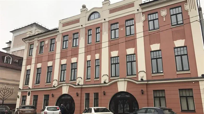 חזית הבניין