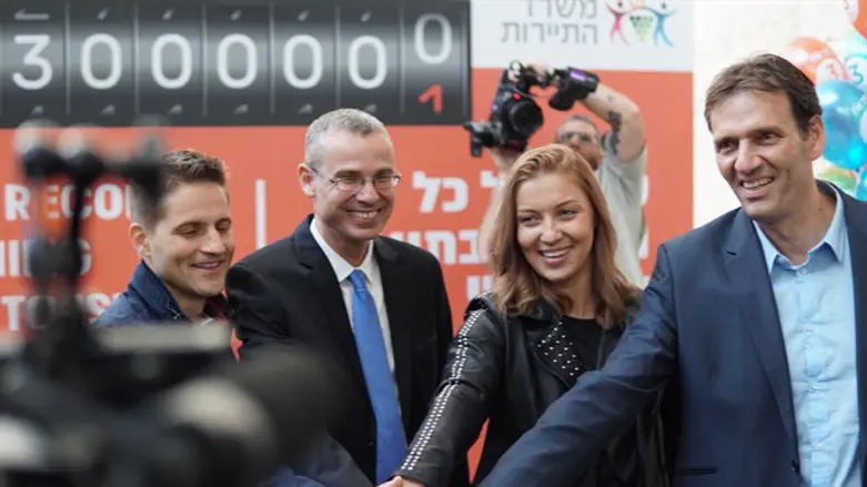 Three millionth tourist greeted at airport
