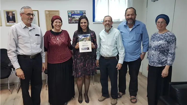 שקד עם נציגי הישוב היהודי