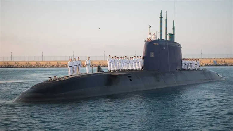 בוגרי הקורס על הצוללת