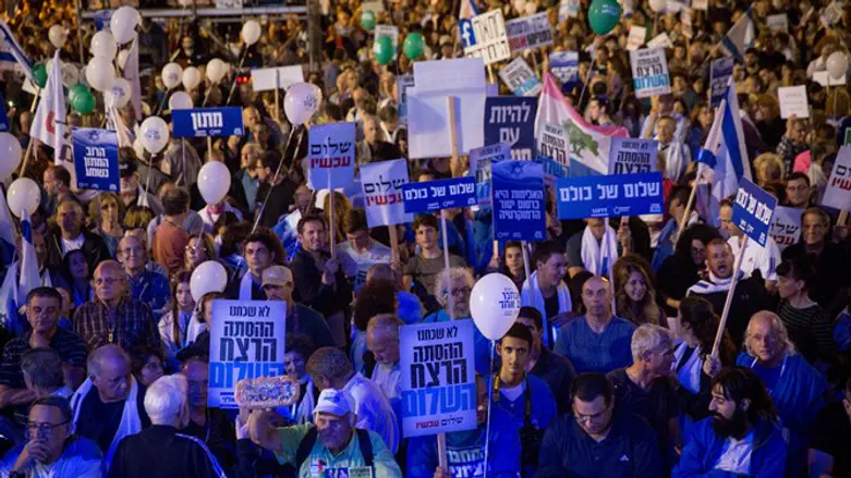 מפגש בין בולשביקים לפשיסטים. העצרת במוצאי שבת