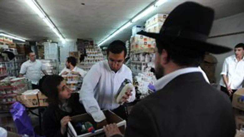 חרדים אורזים מנות קמחא דפסחא