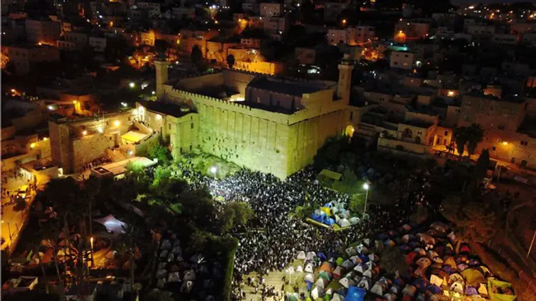 Me'arat Hamachpela on Shabbat