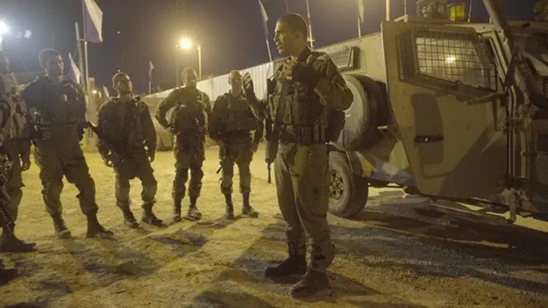 Инструктаж перед ночной операцией сил ЦАХАЛ