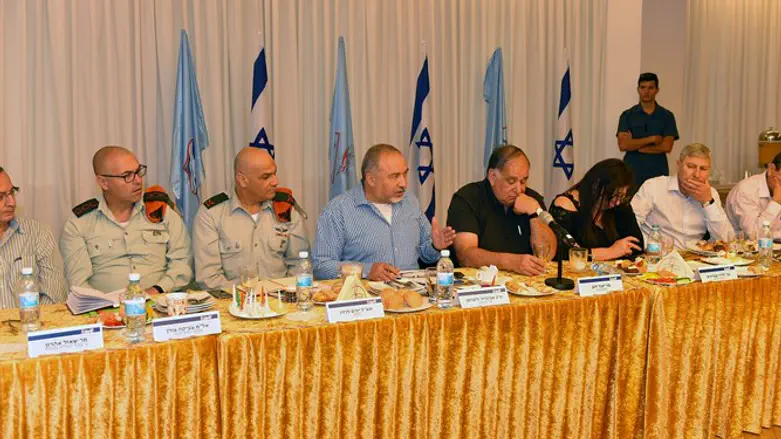 במפגש בעיריית חיפה