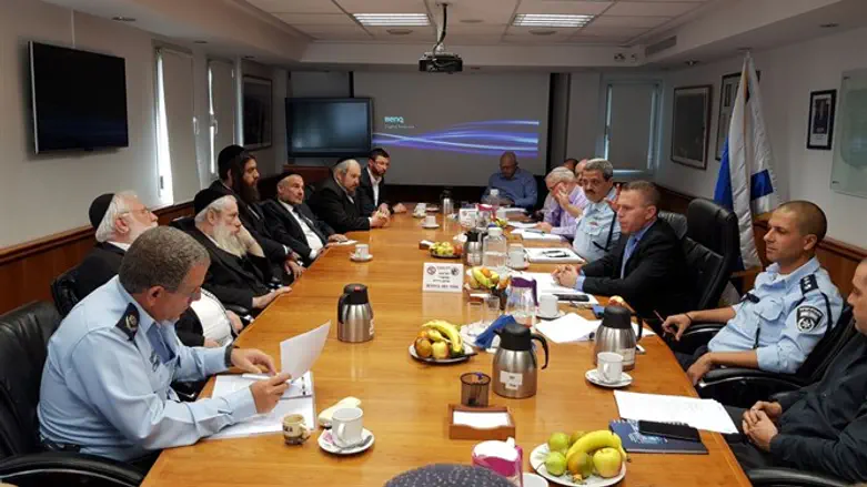 מפגש ראשי הערים עם השר וצמרת המשטרה