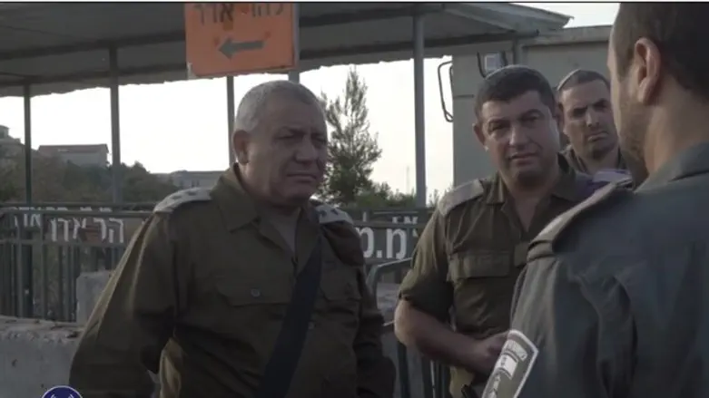 תא"ל וינטר לצד הרמטכ''ל איזנקוט