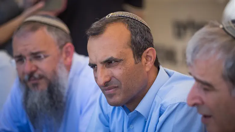 דורני (במרכז)