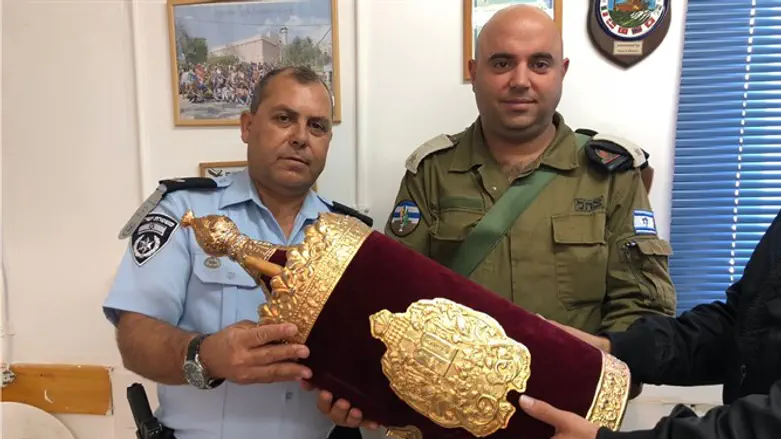 החזרת ספרי התורה. היום