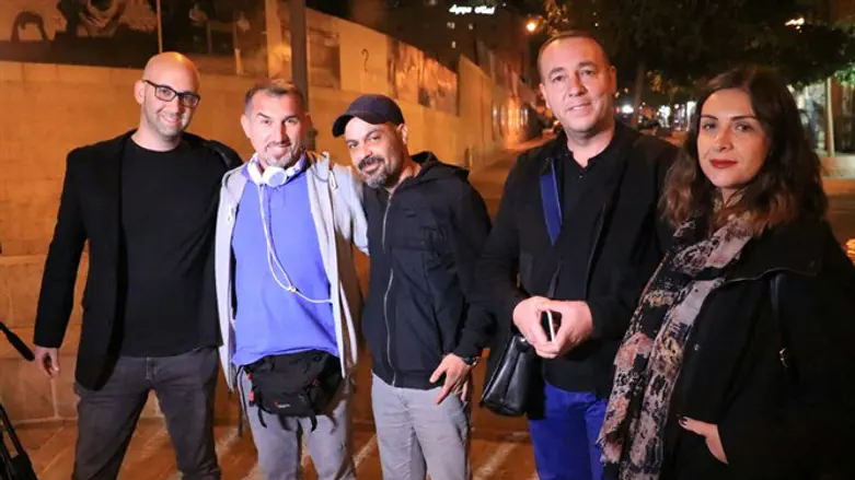 בניון, קלוגהפט וצוות הצילום המוסלמי