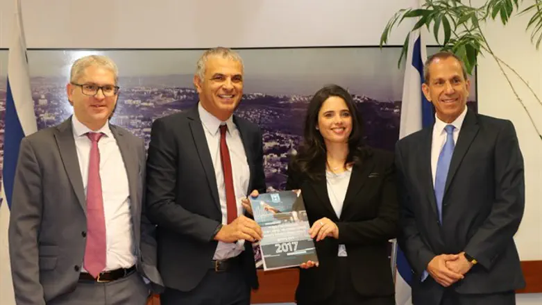 הגשת ההמלצות. שקד, כחלון, האוזר ולוין