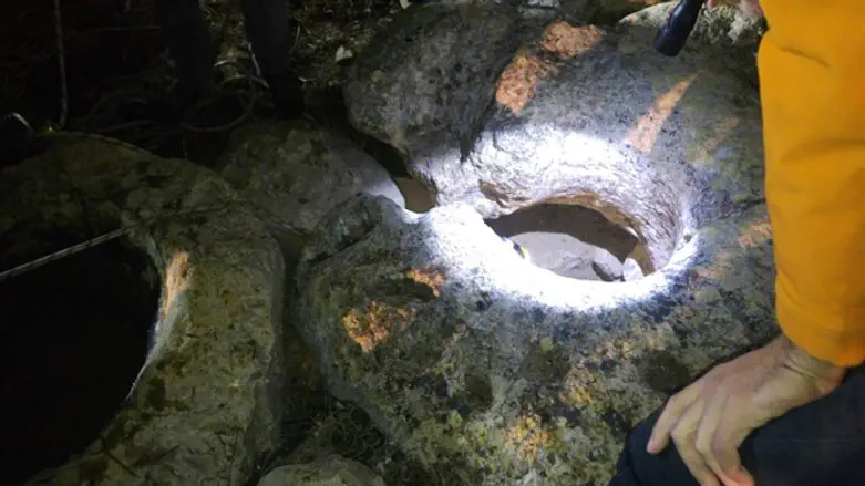 הבור ממנו חולצה הנערה