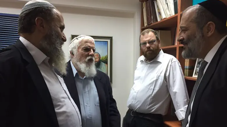 Deri with yeshiva heads