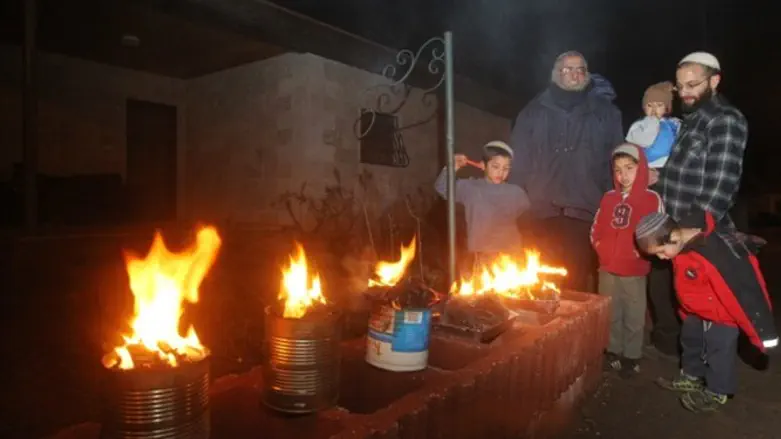 Lighting 'candles' in Itamar