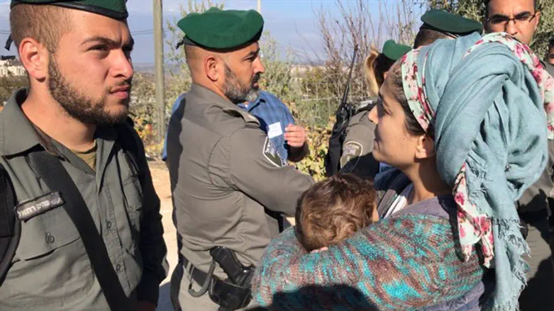 Evicting Netiv Ha'avot residents