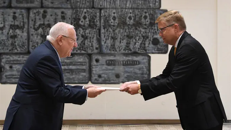 השגריר השבדי והנשיא ריבלין