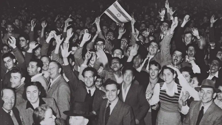 העסק של מדינה הצליח לא רע. חוגגים בת"א לאחר ההצבעה באו"ם