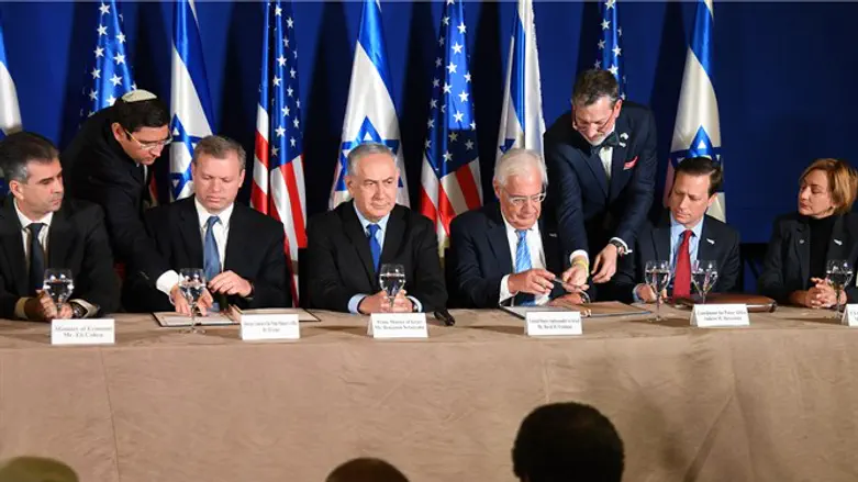 טקס החתימה עם ארה"ב