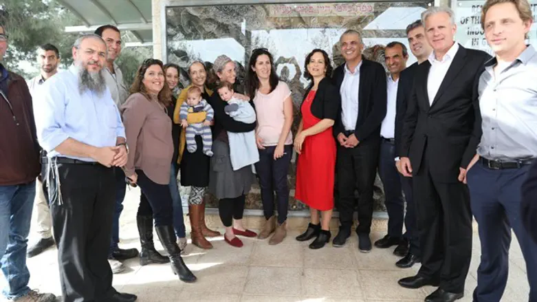 Kulanu members at Netiv Ha'avot