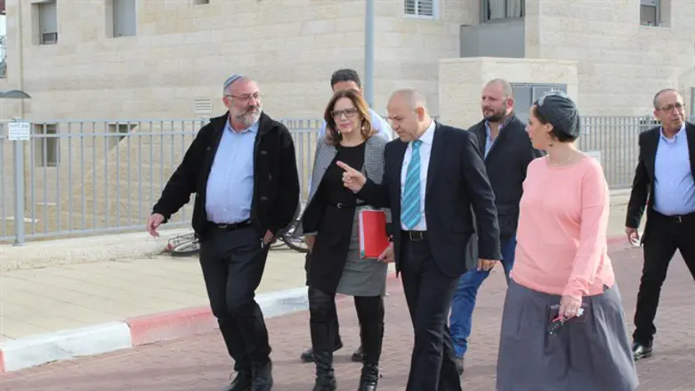 אבואב בבית אל