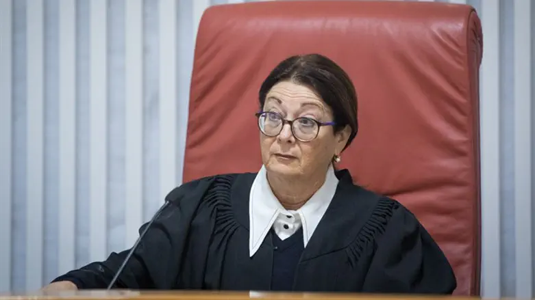 הייעוץ הסודי של נשיאת העליון