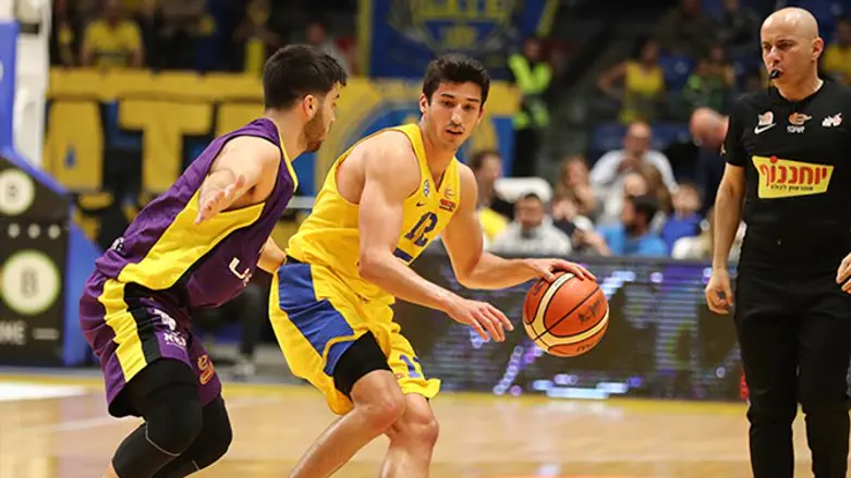 ג'ון דיברתולומיאו מול תמיר בלאט