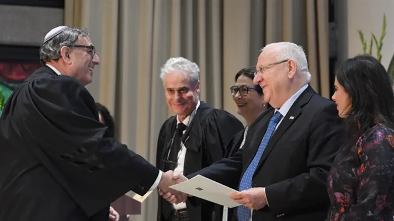 השבעת השופטים. היום