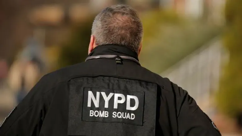 Полицейский в Нью-Йорке после взрыва