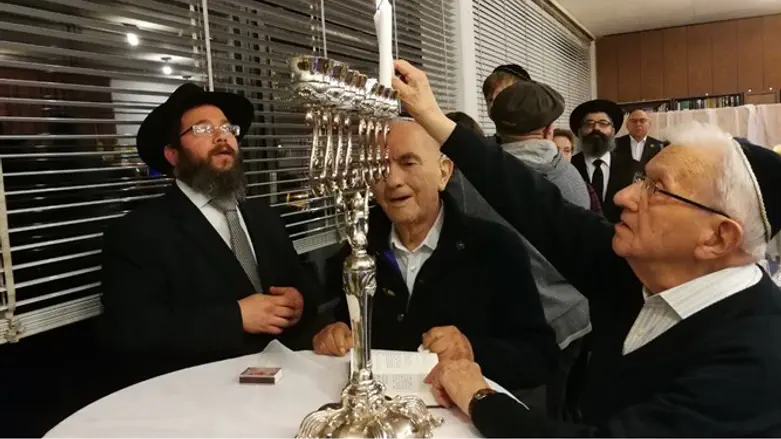 נר ראשון של חנוכה בגרמניה