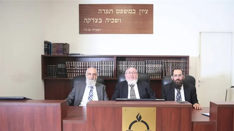 דיינים בבית הדין לממונות 'ארץ חמדה - גזית'
