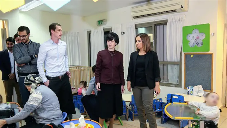 השרה גמליאל בביקורה ב'סולם'