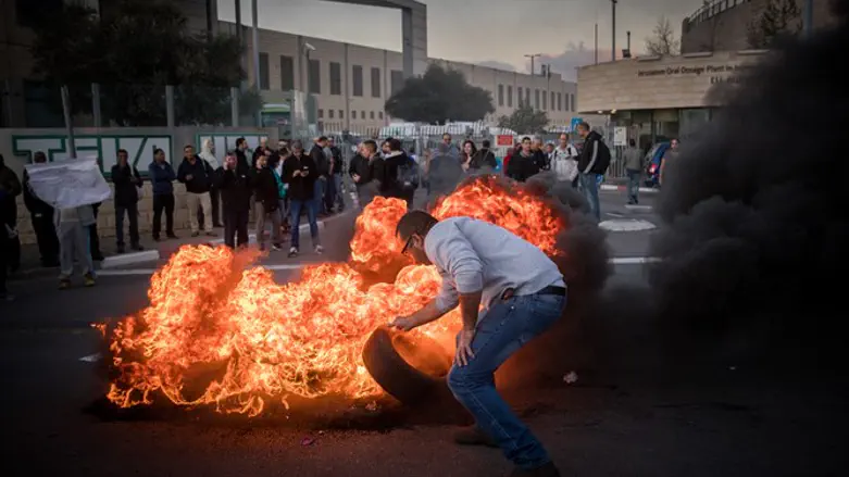 Teva employees protest layoffs