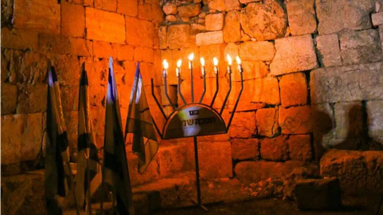 Lighting Hanukkah candles in as-Samu
