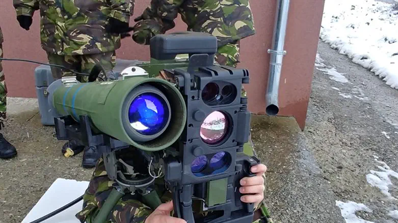 Romanian soldiers man the Spike missile system