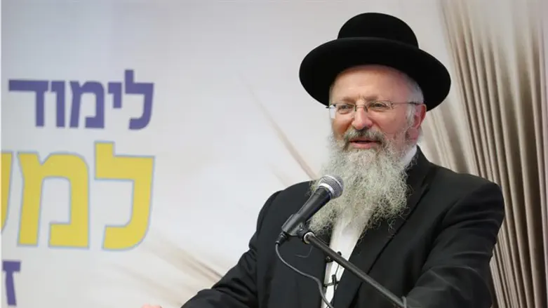 עושה טעות. הרב שמואל אליהו