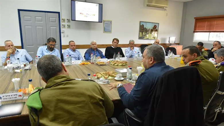 ליברמן בעוטף עזה