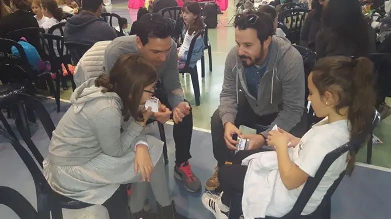 יותר קרובים מאשר רחוקים