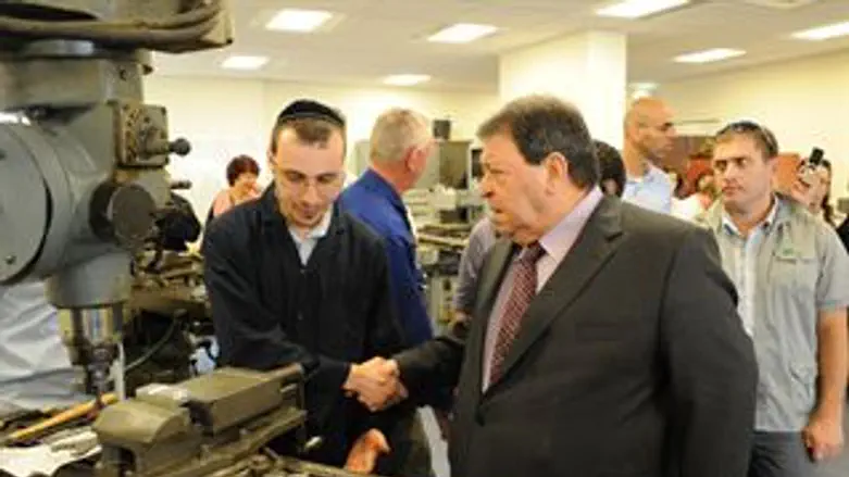 מכשירים. בן אליעזר