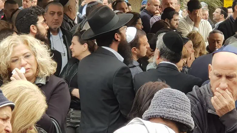 הלווית משפחת אזן