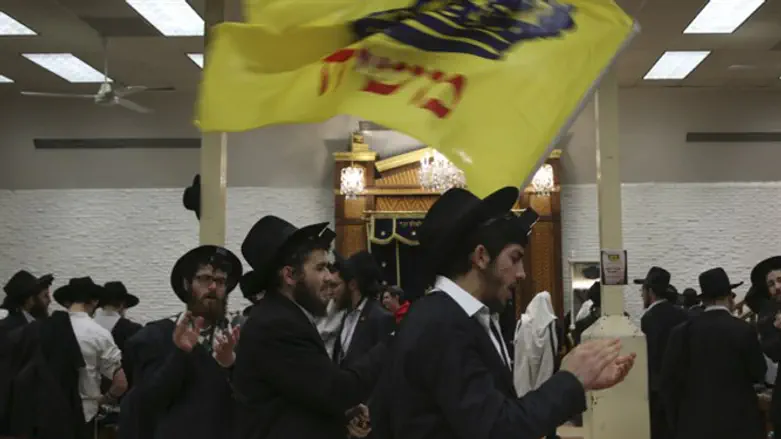Chabad Hassidim dancing at 770 (archive)