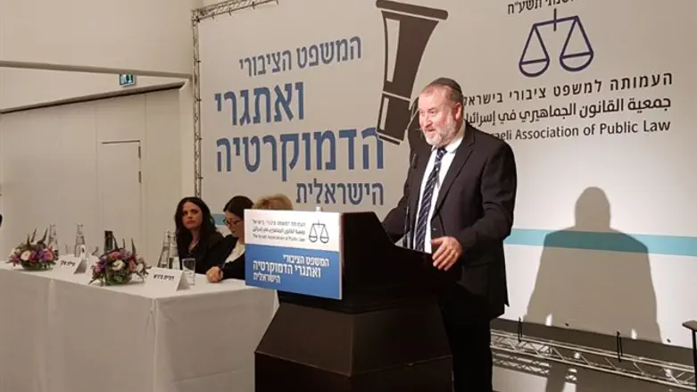 אביחי מנדלבליט