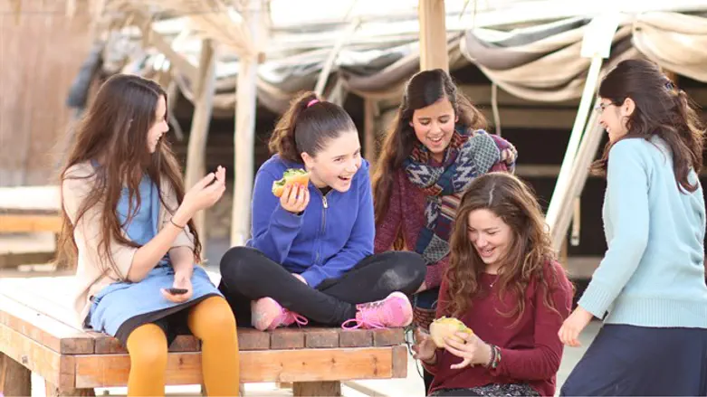 שמחים ובוכים יחד