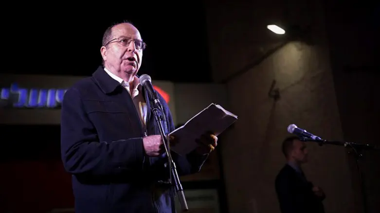 Moshe Ya'alon at a protest in Jerusalem