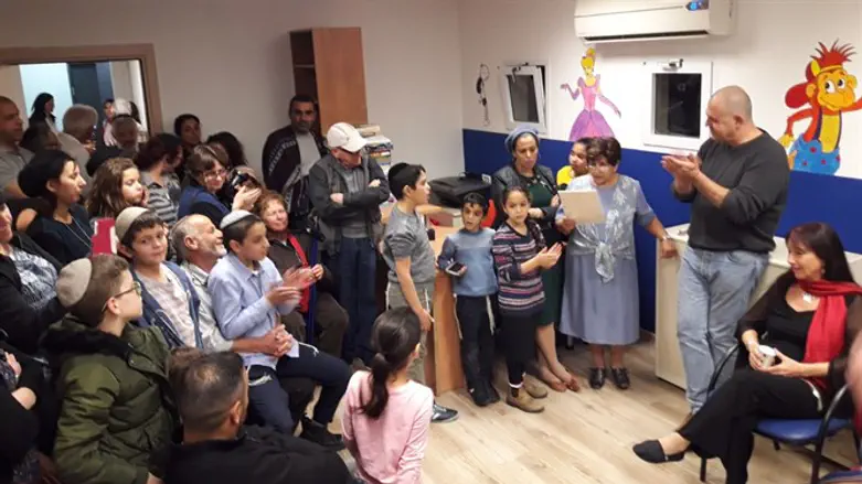 חנוכת הספרייה עם שולי נתן
