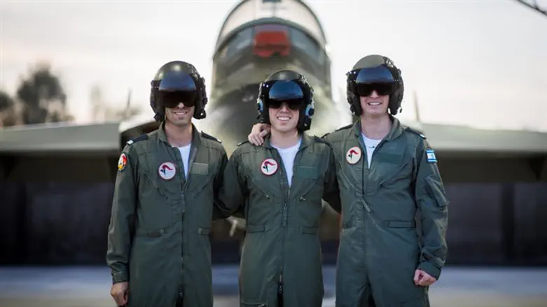 מימין - סגן יאיר, סגן אילן וסגן יובל