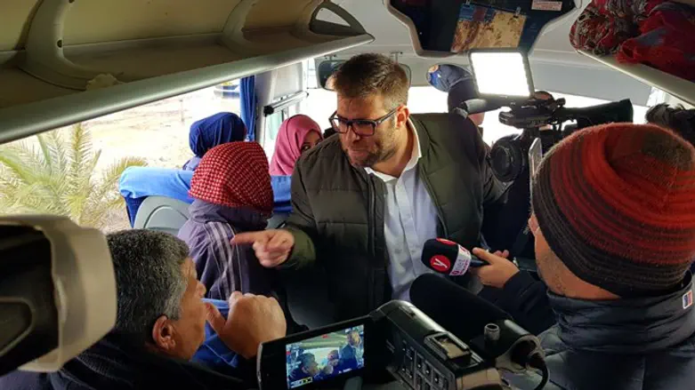 Oren Hazan on the bus