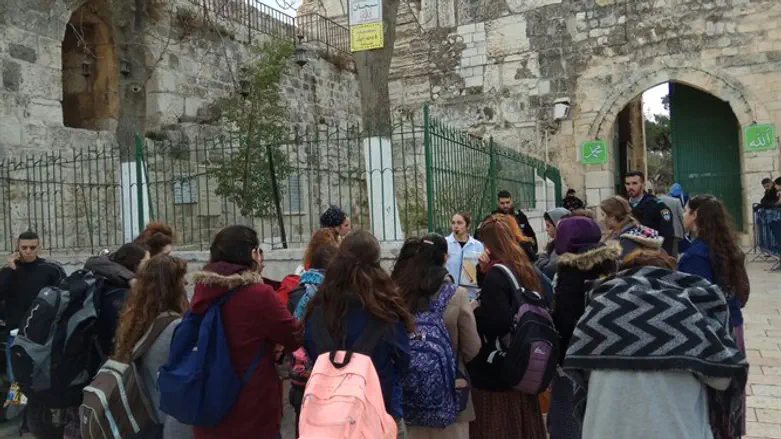 הקומונריות בסיור