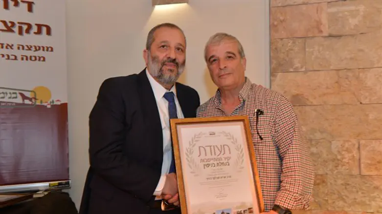 אבי רואה עם השר דרעי
