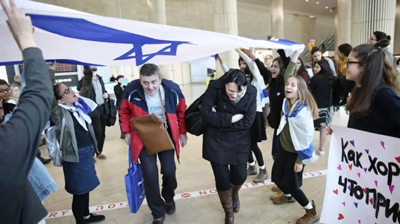 הגעת העולים, הבוקר